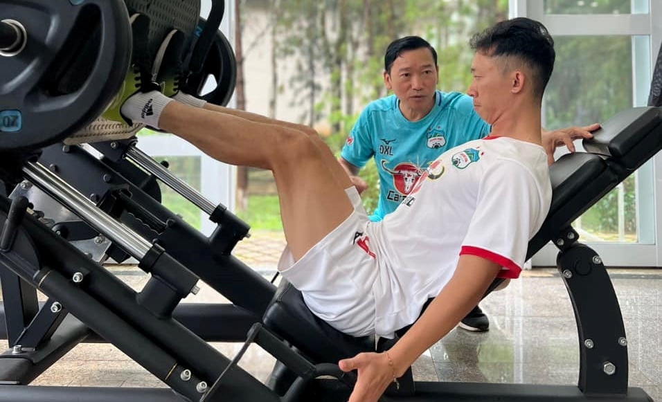 Tiền vệ Châu Ngọc Quang miệt mài tập luyện chuẩn bị cho mùa giải mới (Ảnh: HAGL).
