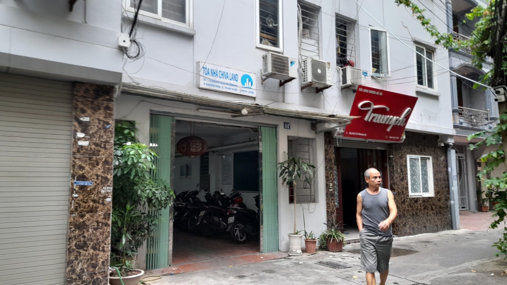 Các chung cư mini này được cơ quan chức năng cấp phép xây dựng là nhà ở riêng lẻ sau đó "biến tướng" chia thành những căn hộ mini bán hoặc cho thuê ở.