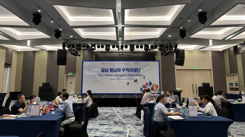 Các nhà sản xuất/cung cấp Hàn Quốc uy tín giới thiệu các sản phẩm thế mạnh của tỉnh Chungnam -
Ảnh: Kotra