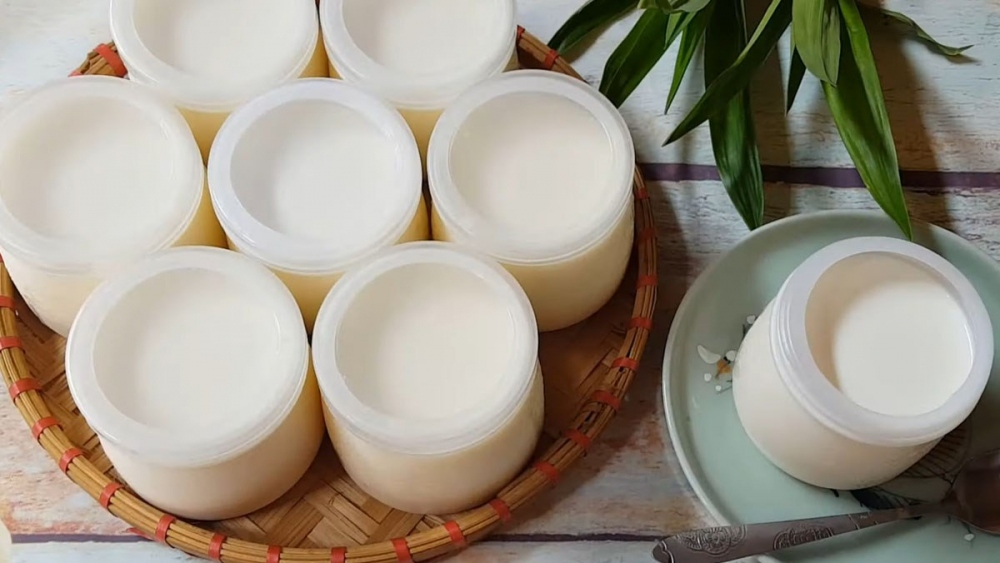 Tốt cho xương khớp: Ngoài protein, sữa chua cũng chứa nhiều canxi, giúp xương chắc khỏe. Tất cả các sản phẩm từ sữa, bao gồm cả sữa chua, đều là nguồn giàu canxi, vì vậy thường xuyên ăn sữa chua và các sản phẩm từ sữa là cách hiệu quả để cung cấp đủ canxi cho cơ thể.