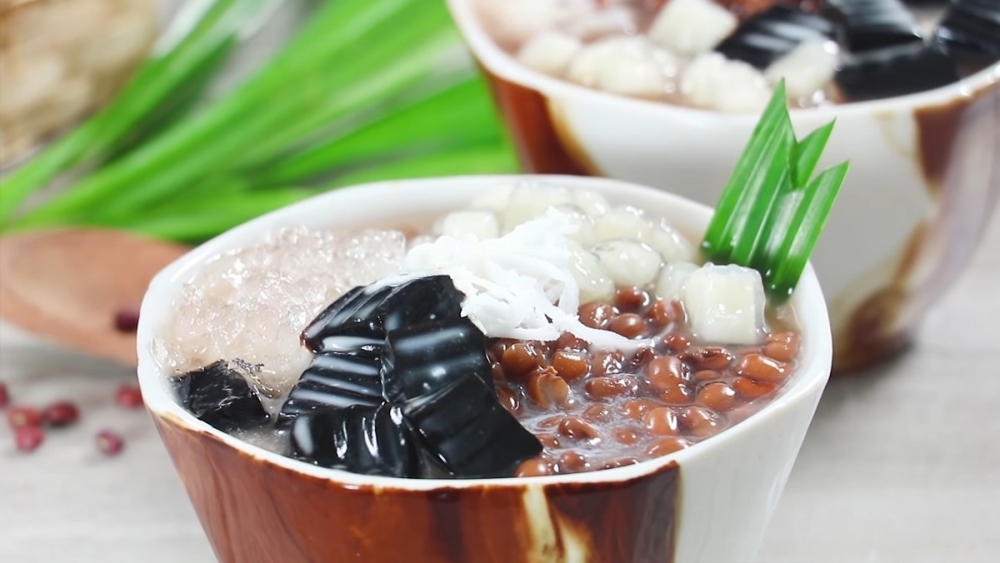 Tăng cường chức năng thận: Càng lớn tuổi, bạn càng có khả năng bị mắc Rối loạn thận mãn tính (CKD). CKD có thể góp phần gây ra các tình trạng khác, chẳng hạn như huyết áp cao, phù nề và các bệnh  liên quan đến tim mạch. Đậu đỏ chứa proanthocyanidin và chất xơ giúp tăng cường chức năng thận.