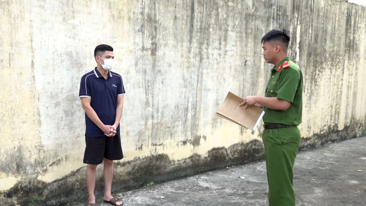 Đào Duy Cương tại cơ quan công an.