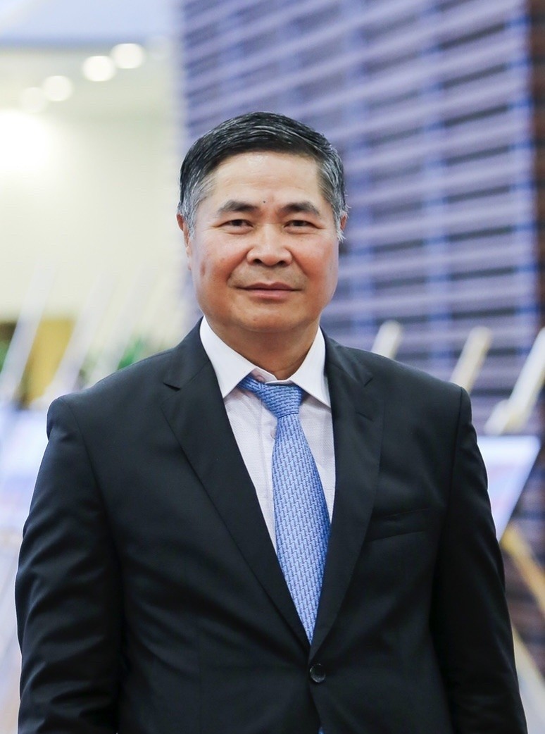 Đại sứ Đoàn Xuân Hưng, nguyên Thứ trưởng Bộ Ngoại giao, nguyên Đại sứ Việt Nam tại Nhật Bản, Phó Chủ tịch Hội hữu nghị Việt Nam - Nhật Bản.