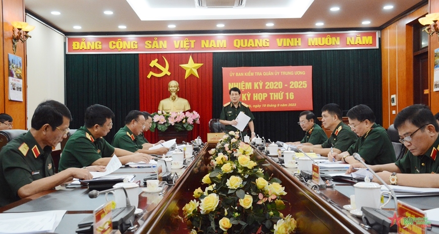 Đại tướng Lương Cường chủ trì kỳ họp thứ 16.