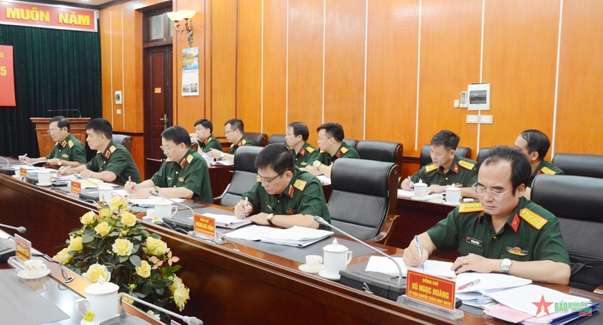 Các đại biểu dự phiên họp.