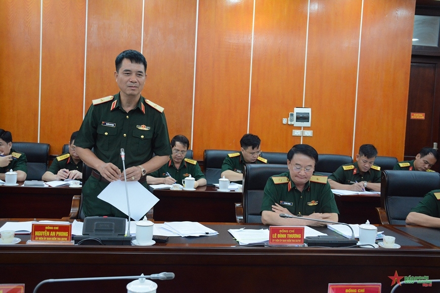 Thiếu tướng Nguyễn An Phong, Ủy viên Ủy ban Kiểm tra Quân ủy Trung ương, Cục trưởng Cục Tổ chức, Tổng cục Chính trị Quân đội nhân dân Việt Nam phát biểu tại phiên họp.