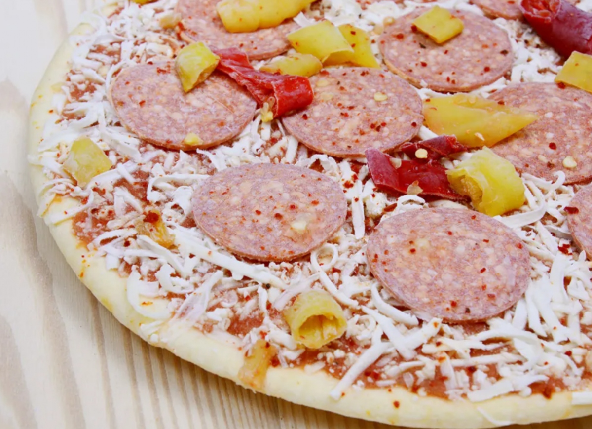 Pizza đông lạnh: Pizza đông lạnh chứa nhiều chất béo bão hòa. Ăn quá nhiều chất béo bão hòa có thể gây viêm cơ, cản trở quá trình phục hồi và phát triển cơ bắp sau khi tập gym. Hơn nữa, nhiều loại pizza đông lạnh có lượng đường nhân tạo cao (chủ yếu đến từ nước sốt), gây nhão cơ.