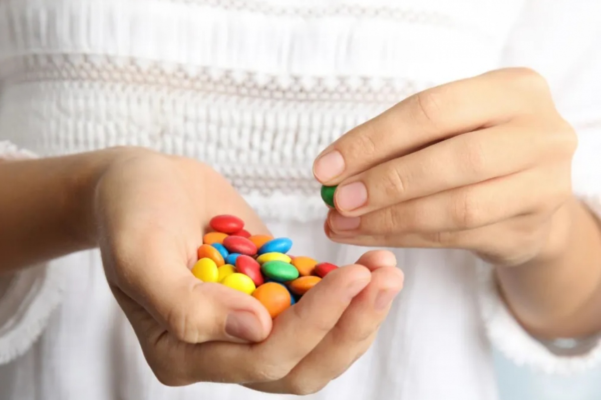 Kẹo: Ăn quá nhiều kẹo có thể dẫn đến tăng cân và kháng insulin, vì kẹo chứa rất nhiều đường. Nếu ăn quá nhiều kẹo, lượng đường trong máu sẽ tăng đột biến và có thể ảnh hưởng đến kết quả tập luyện của bạn, gây nhão cơ.