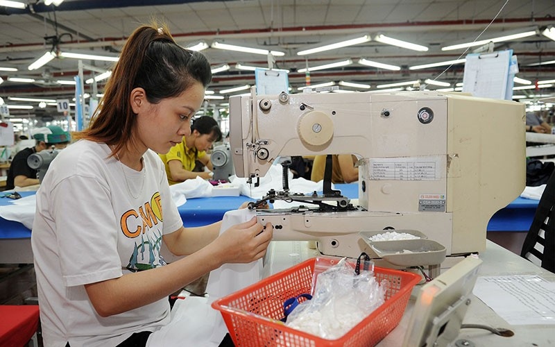 Cùng với gỗ, dệt may là ngành hàng tỷ USD giữ vị thế tại thị trường Hoa Kỳ. Ảnh minh họa: KT