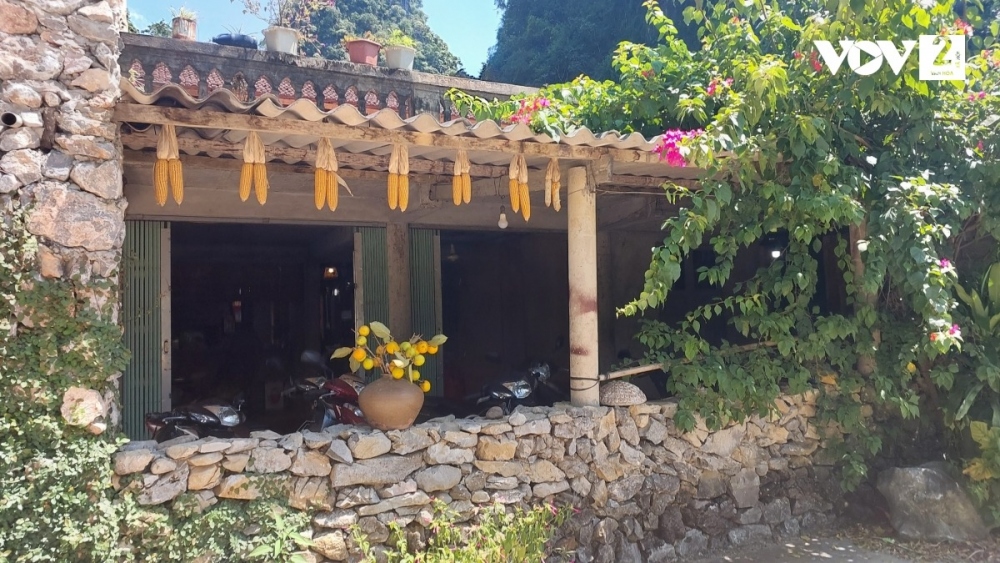 Tại xã Hữu Liên có nhiều homestay để du khách lựa chọn, với giá lưu trú phòng riêng chỉ vào khoảng 500 nghìn đồng cho cuối tuần và dịp lễ tết.