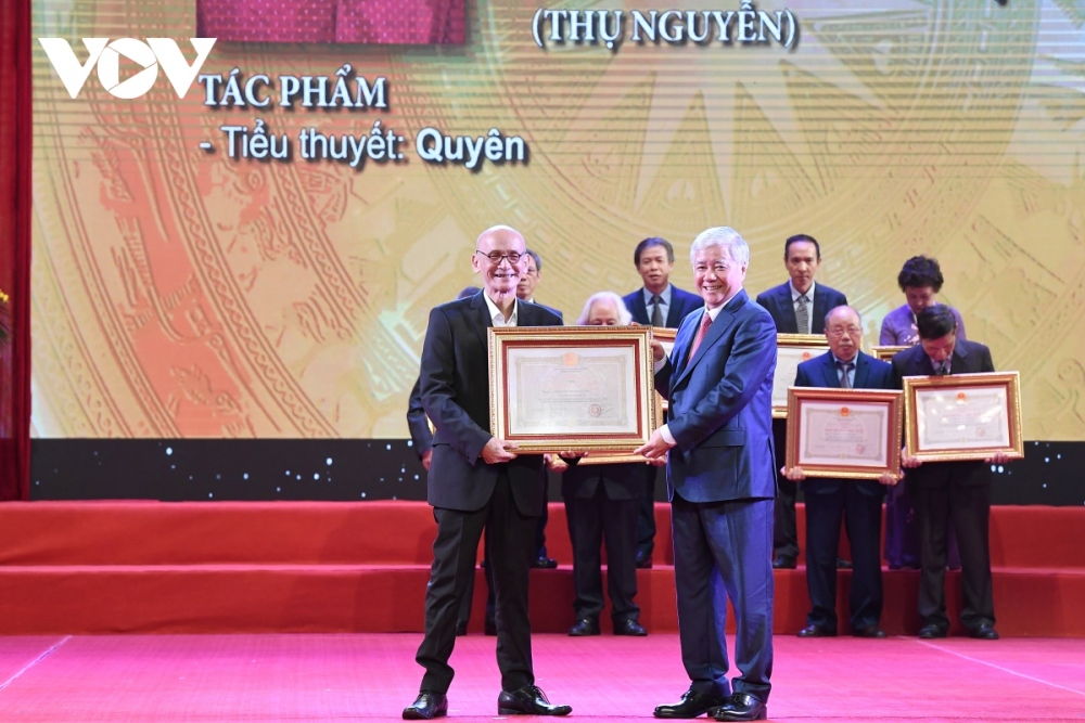 Nhà văn Nguyễn Văn Thọ được trao Giải thưởng Nhà nước từ ngày 19/5 cho biết, ông vẫn chưa được liên hệ để nhận thưởng. (Ảnh: Hà Phương)