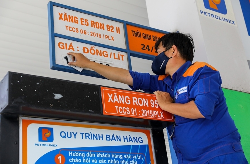 Giá xăng dầu của Việt Nam tính toán và điều hành theo giá xăng dầu thế giới (Ảnh minh họa: KT)