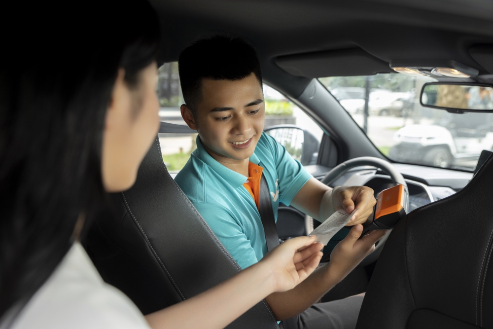 Giải pháp thanh toán và quản lý toàn diện VNPAY-POS hỗ trợ tài xế Xanh SM giao dịch với khách hàng (Ảnh: VNPAY)