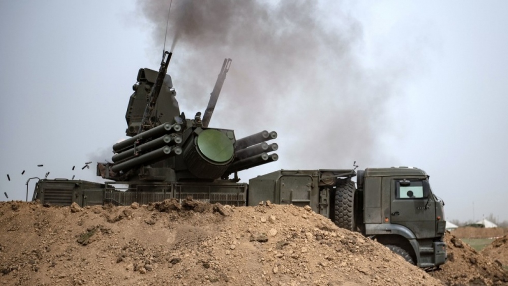 Hệ thống tên lửa phòng không Pantsir-S1 của Nga khai hỏa. Ảnh: RIA Novosti