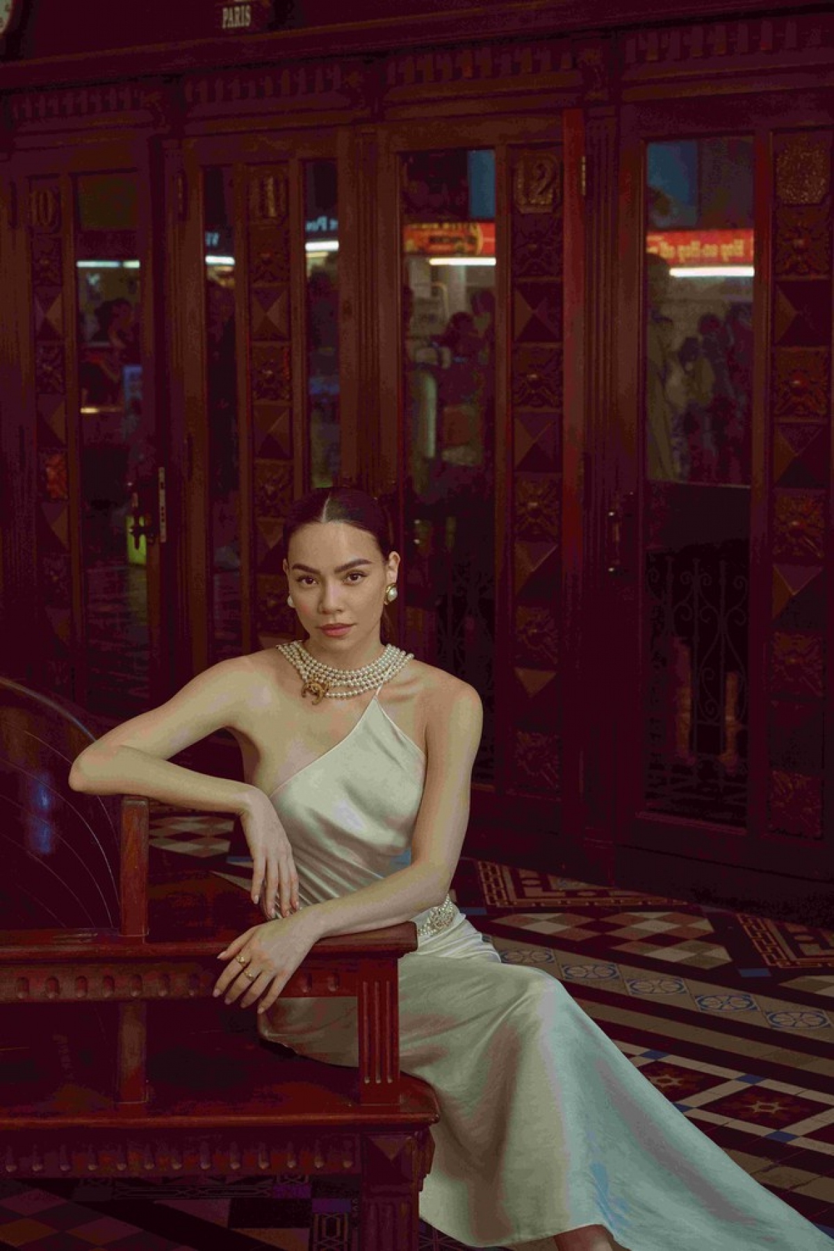Hồ Ngọc Hà cũng chia sẻ thêm: “Tôi muốn đội của tôi quảng bá du lịch Việt Nam nói chung và du lịch Sài Gòn nói riêng. Hy vọng bộ ảnh không chỉ gây xúc động cho khán giả Việt mà còn chạm đến cảm xúc của khán giả quốc tế”.
