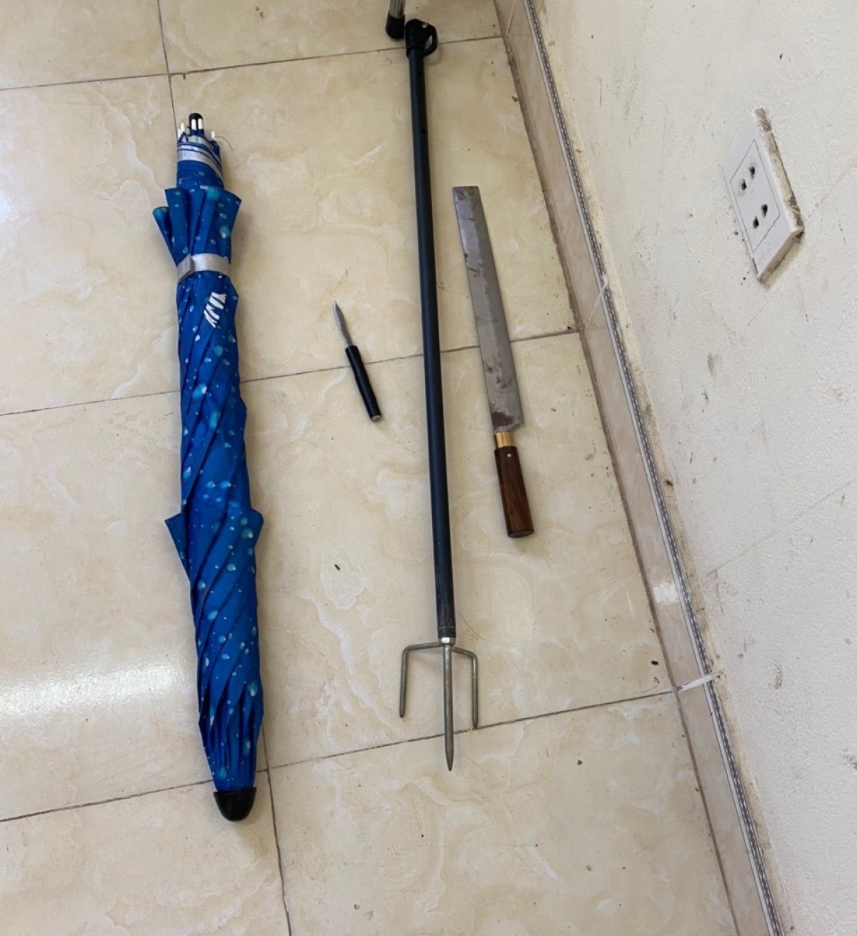 Hung khí các nhóm đối tượng mang theo.
