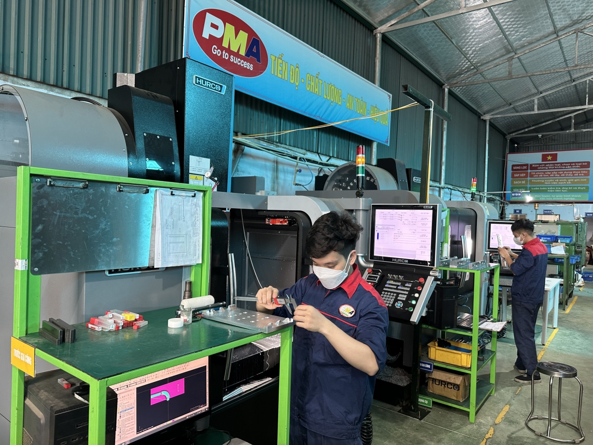 Việt Nam phải phát triển sâu rộng ngành công nghiệp hỗ trợ