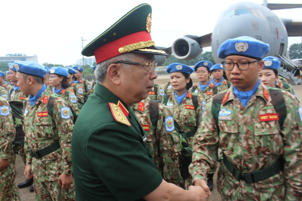 Thượng tướng Nguyễn Chí Vịnh tiễn các cán bộ, chiến sĩ lên đường làm nhiệm vụ GGHB LHQ