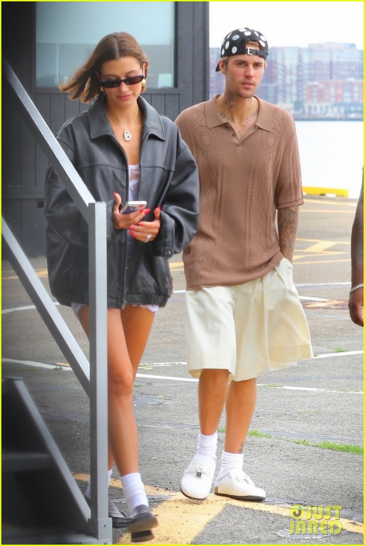 Justin Bieber và bà xã Hailey Baldwin được nhìn thấy khi đang di chuyển lên trực thăng để đi chơi ở New York mới đây.