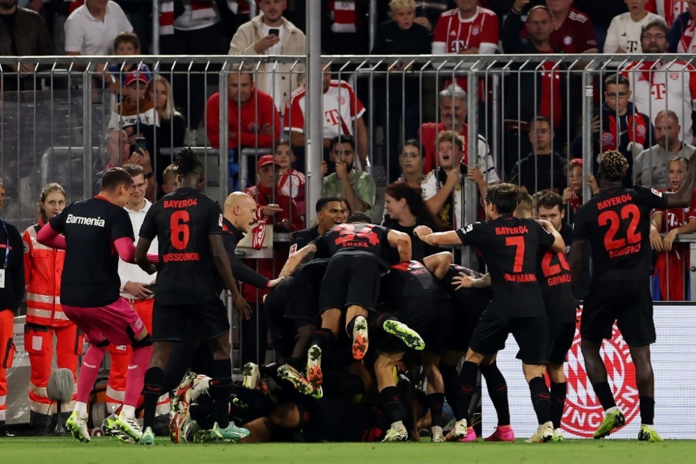 Leverkusen gỡ hòa ở những phút bù giờ cuối cùng (Ảnh: Getty)
