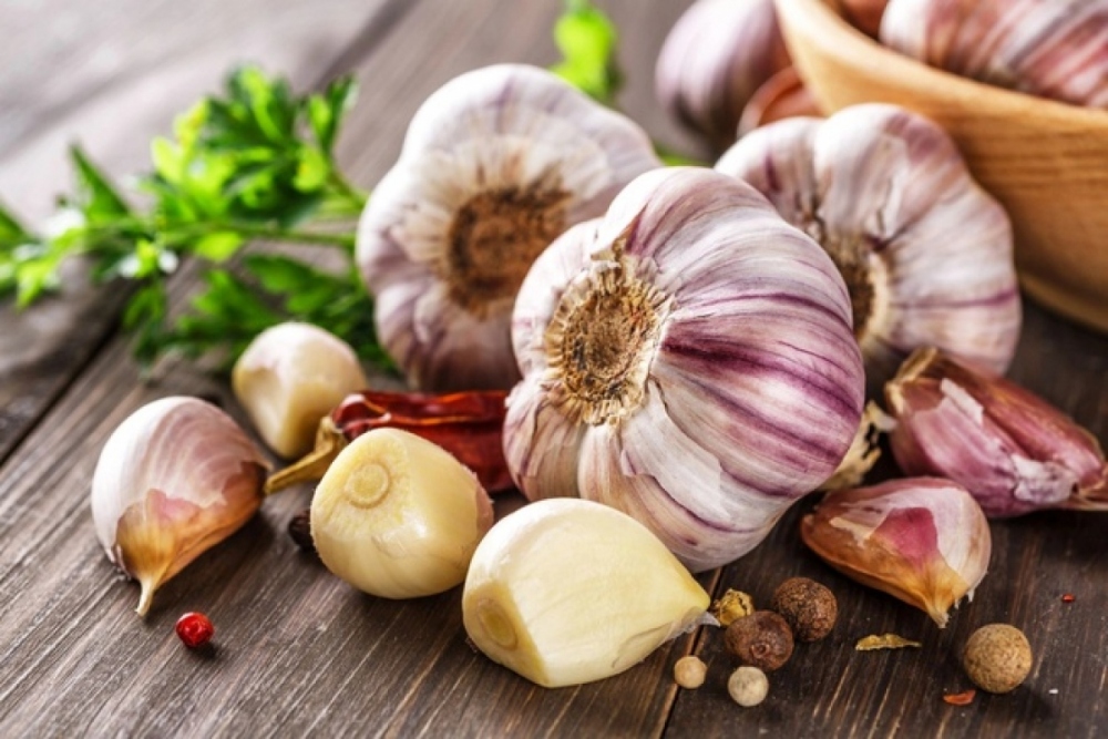 Tỏi có chứa một số hợp chất lưu huỳnh, chẳng hạn như allicin, giúp tăng lưu lượng máu và thư giãn mạch máu