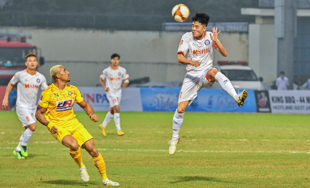 Lâm Anh Quang chơi tốt trong màu áo CLB Đà Nẵng (Ảnh: VPF).