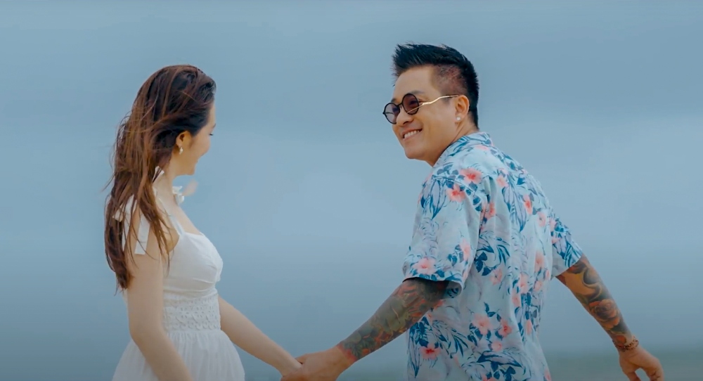 Tuấn Hưng và vợ.