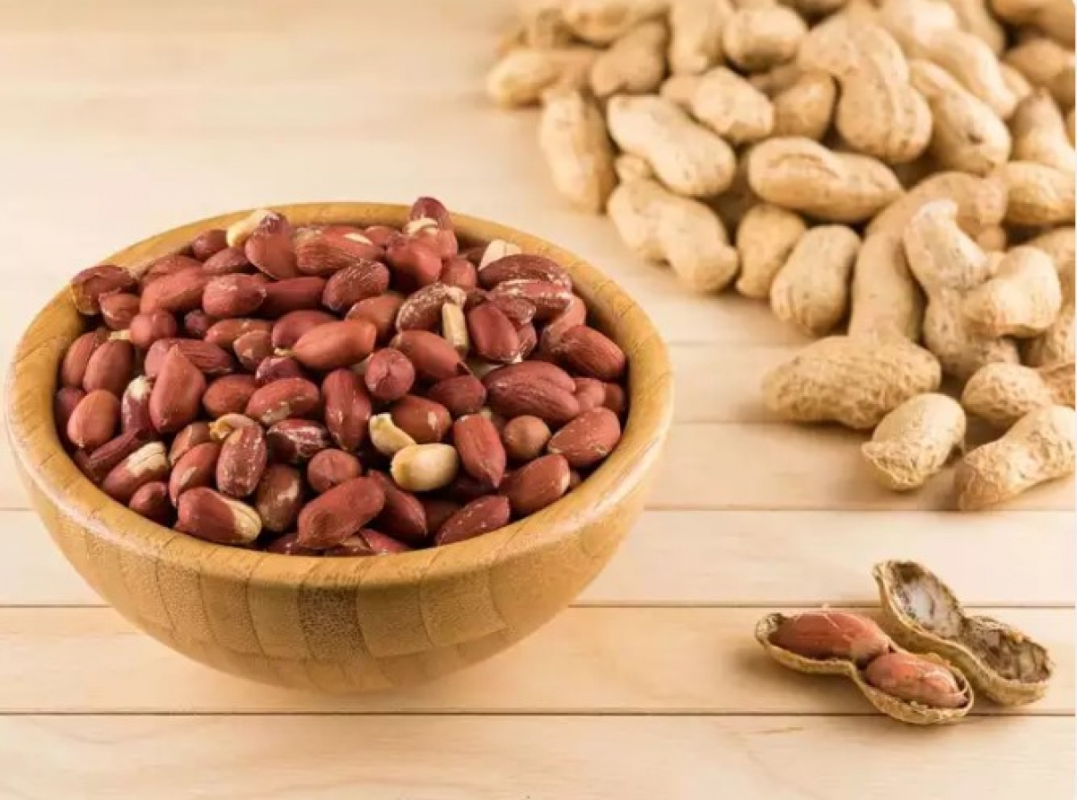 Đậu phộng là nguồn cung cấp các chất dinh dưỡng thiết yếu, gồm protein, chất béo lành mạnh, chất xơ, vitamin (như vitamin B và vitamin E) và khoáng chất (như magiê, phốt pho và kali).