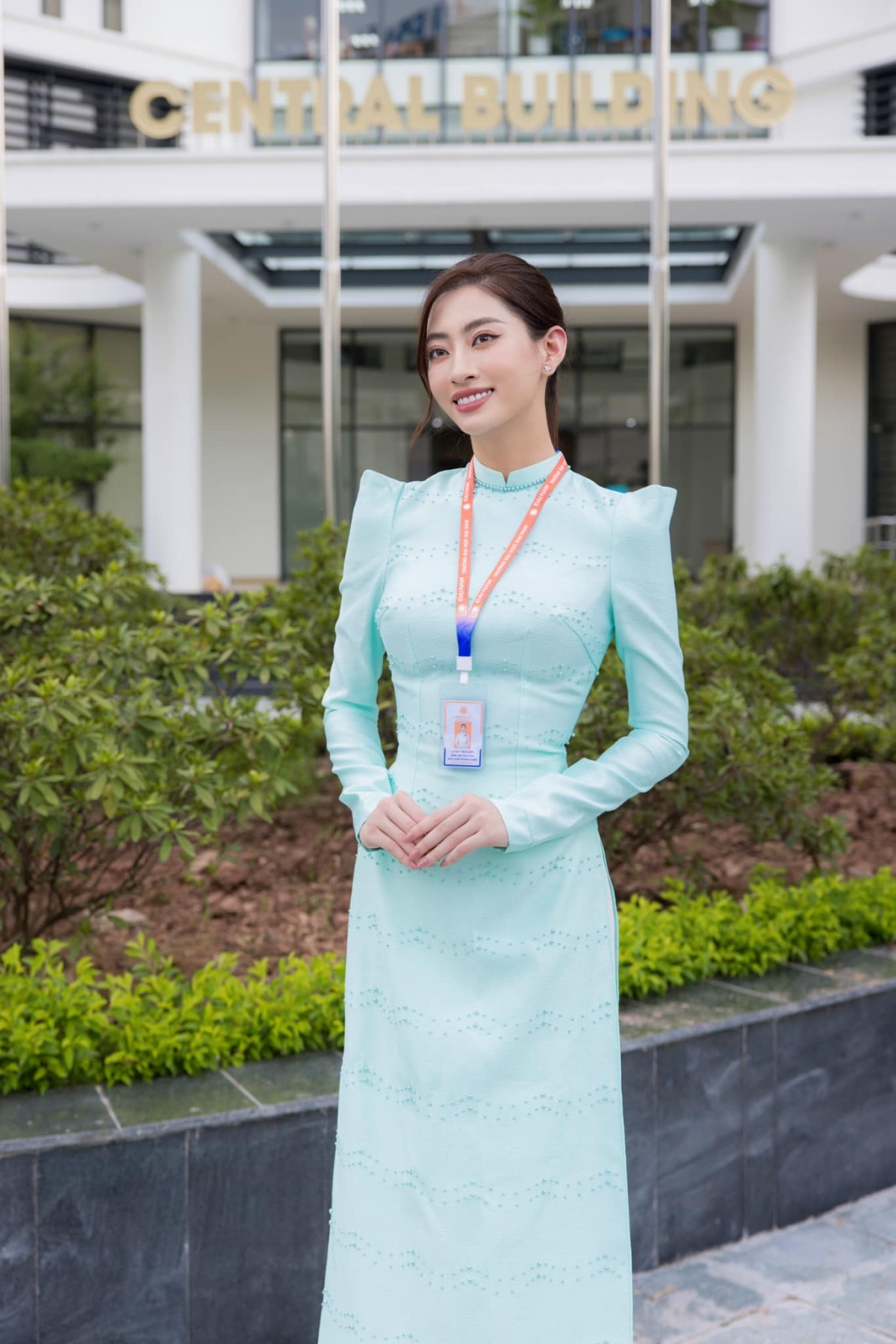 Người đẹp nhận được nhiều lời ngợi khen cho nhan sắc ngày càng thăng hạng của mình.
