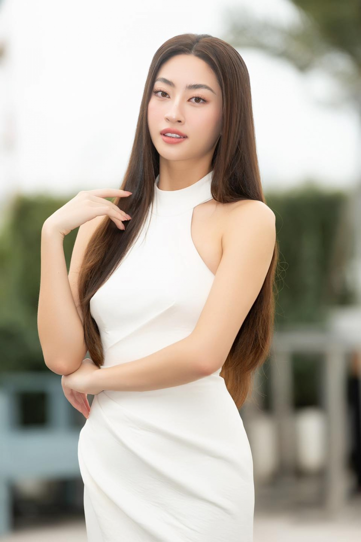 Chị cũng sẽ không cố gắng để có lời xin lỗi từ họ. Vì tổn thương cũng đã tổn thương rồi, 10 lần xin lỗi lời nói gió bay cũng không đắp lại được. Nhưng đồng thời đấy chị cũng biết là mình sẽ vui hơn sau một thời gian, sẽ có người phù hợp và vô cùng yêu thương mình đang chờ mình ở phía trước. Cứ buồn, cứ sầu đi, nó sẽ qua thôi và mình sẽ vui".
