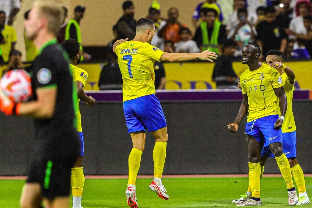 10. Tiền đạo Sadio Mane chuyển từ Bayern Munich tới Al Nassr với giá 30 triệu Euro.