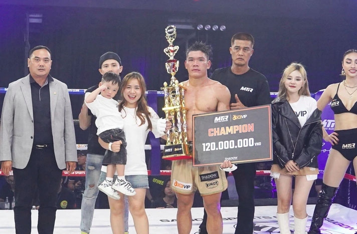 Vietnamese Muay Thai fighter Quoc Tuan wins One King Victory In Pride (Photo: CINDY/tuoitre.vn)
