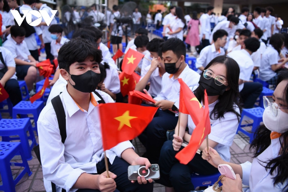 September 5 is designated as the first day of the new academic year for schools across the nation. In Hanoi, around 2.2 million students of all grades attend the opening ceremony to mark the beginning of the new school year.