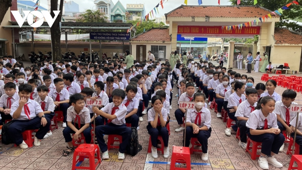 The southern province of Ba Ria-Vung Tau welcomes more than 305,000 students at all levels who come to begin the new school year.