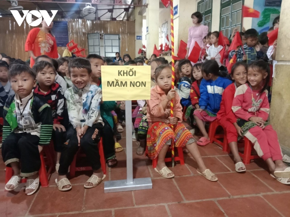 Around 300,000 students based in the northern mountainous province of Yen Bai celebrate the start of the 2023 to 2024 academic year.