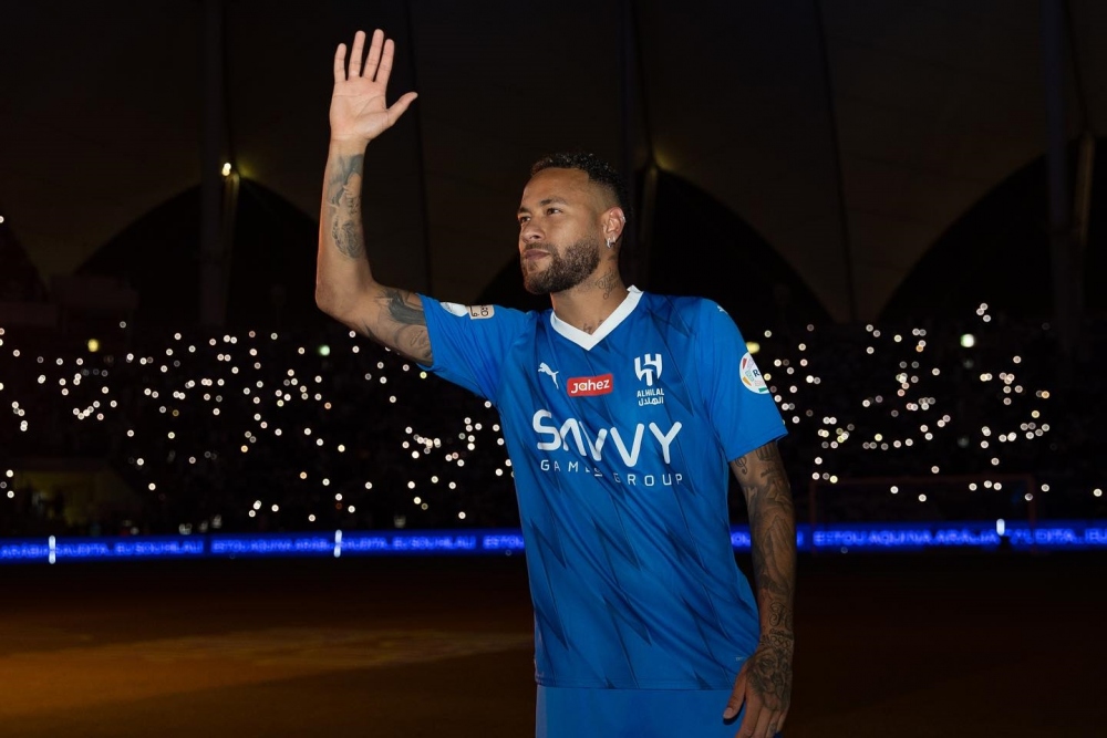 1. Tiền đạo Neymar chuyển từ PSG tới Al Hilal với giá 90 triệu Euro