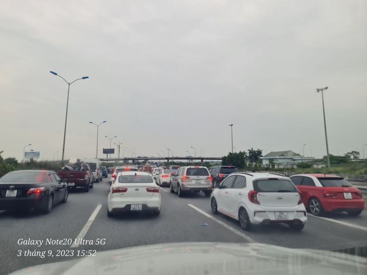 Số tài sản anh Phú bị Tín cướp được cơ quan công an thu giữ (Ảnh: Công an Ninh Bình).