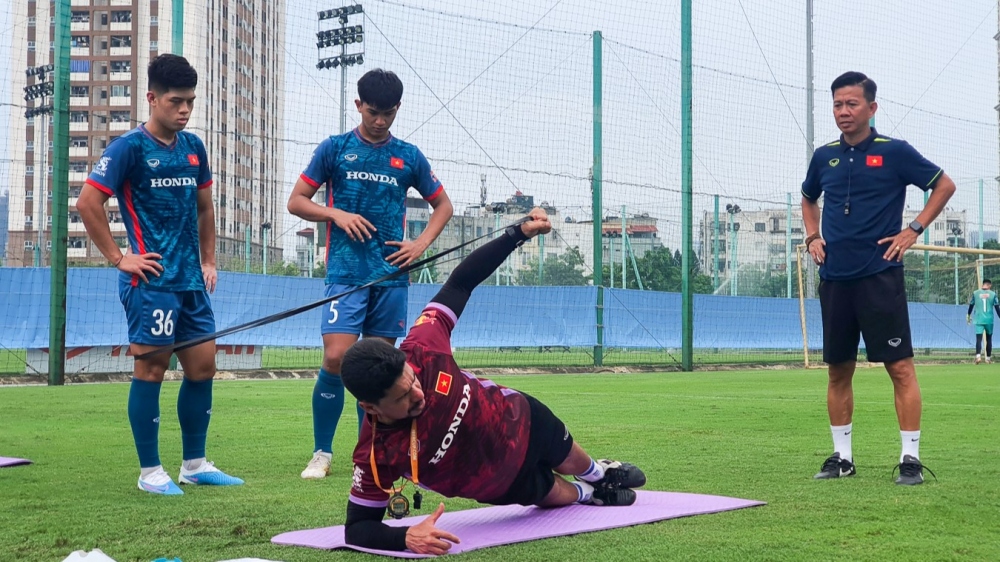 HLV Jose Brandi Regato Neto trong ngày đầu làm việc cùng Olympic Việt Nam (Ảnh: VFF)