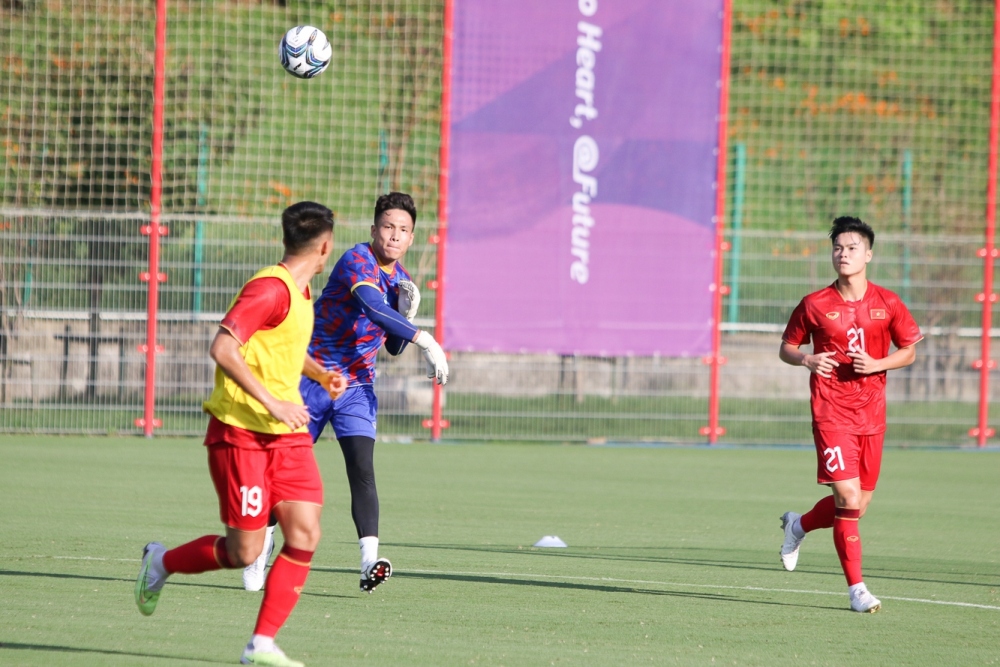 Cầu thủ quá tuổi còn lại là thủ môn Đỗ Sỹ Huy được trao băng đội trưởng Olympic Việt Nam.