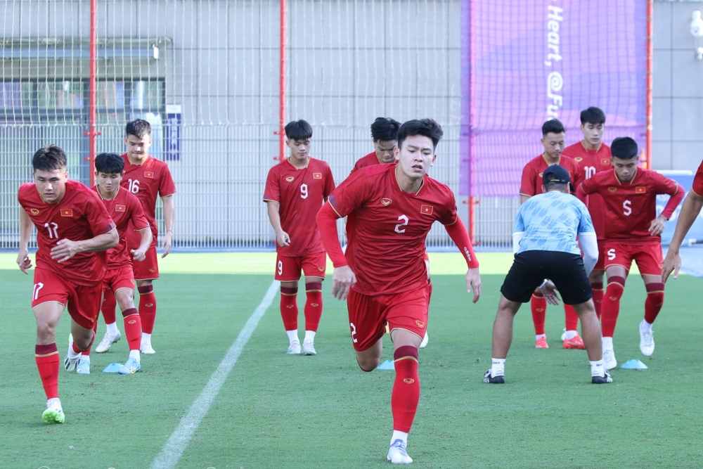 Tuy nhiên, Olympic Việt Nam đã nhận tin không vui khi hậu vệ Phan Tuấn Tài bị đau gót chân và phải bỏ dở buổi tập.