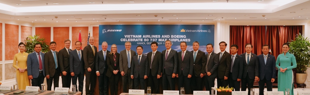 Ông Nguyễn Ngọc Cảnh - Phó Chủ tịch UBQLV và ông Lê Anh Tuấn - Thứ trưởng Bộ GTVT tham dự sự kiện