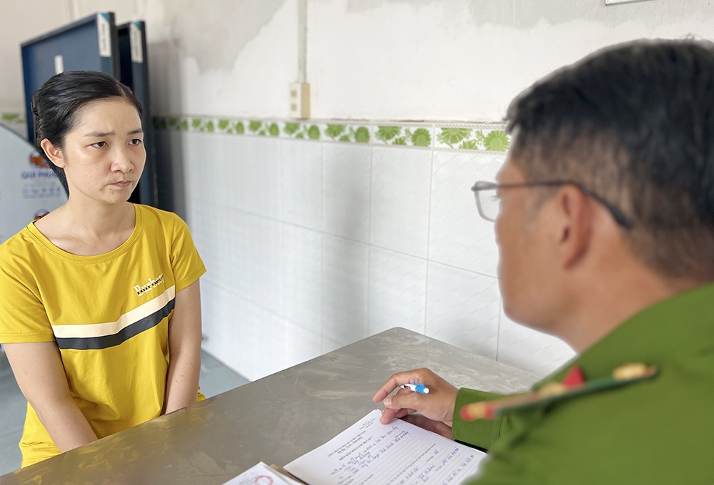 Phan Ngọc Minh Thư tại cơ quan công an