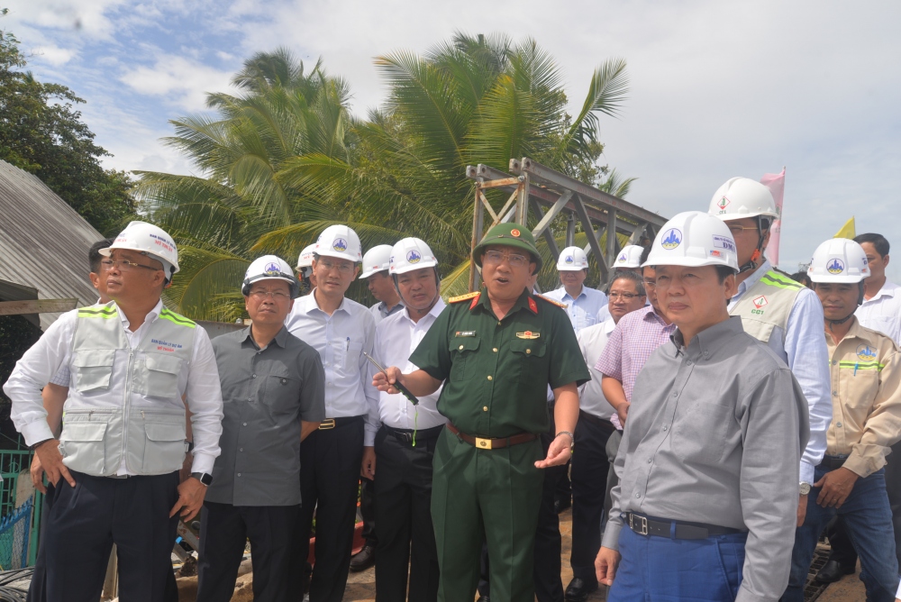 Phó Thủ tướng cùng đoàn công tác kiểm tra tại Hậu Giang