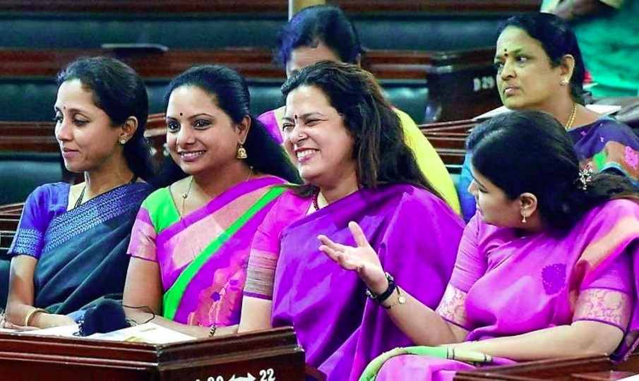 Các nữ nghị sĩ Ấn Độ. Ảnh: Hindustan Times.