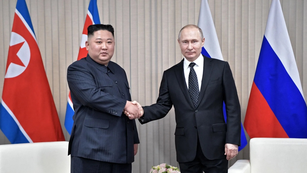 Nhà lãnh đạo Triều Tiên Kim Jong-un (trái) gặp Tổng thống Nga Vladimir Putin tại Vladivostok (Nga) tháng 4/2019. Ảnh: AFP/Getty
