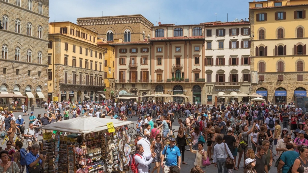 Quảng trường trung tâm tại Florence, Italy ngập tràn khách du lịch. Nguồn: Marcus Lindstrom/iStock Unreleased/Getty Images