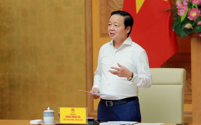 Phó Thủ tướng Trần Hồng Hà yêu cầu rà soát lại toàn bộ hệ thống quản lý an toàn thực phẩm trong tất cả các khâu, từ sản xuất đến tiêu dùng Ảnh: Báo Chính phủ