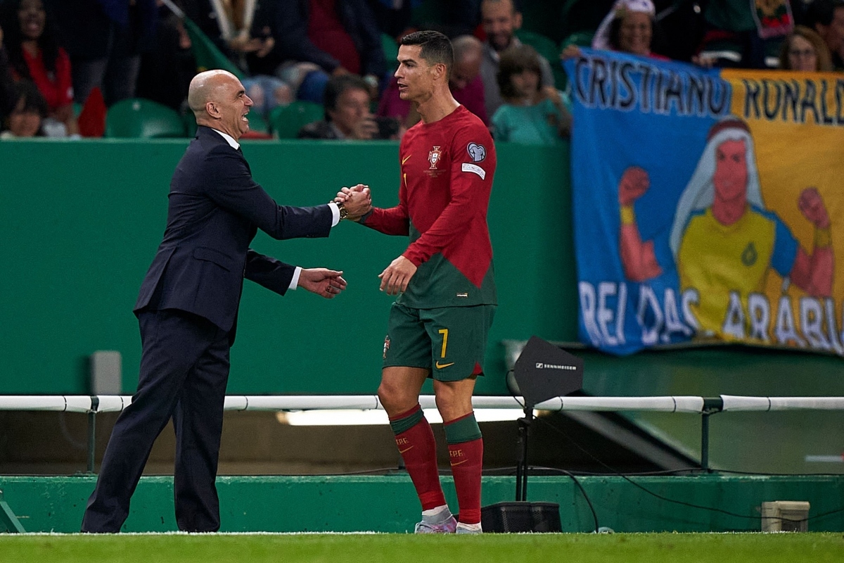 HLV Roberto Martinez và Cristiano Ronaldo. (Ảnh: Getty)