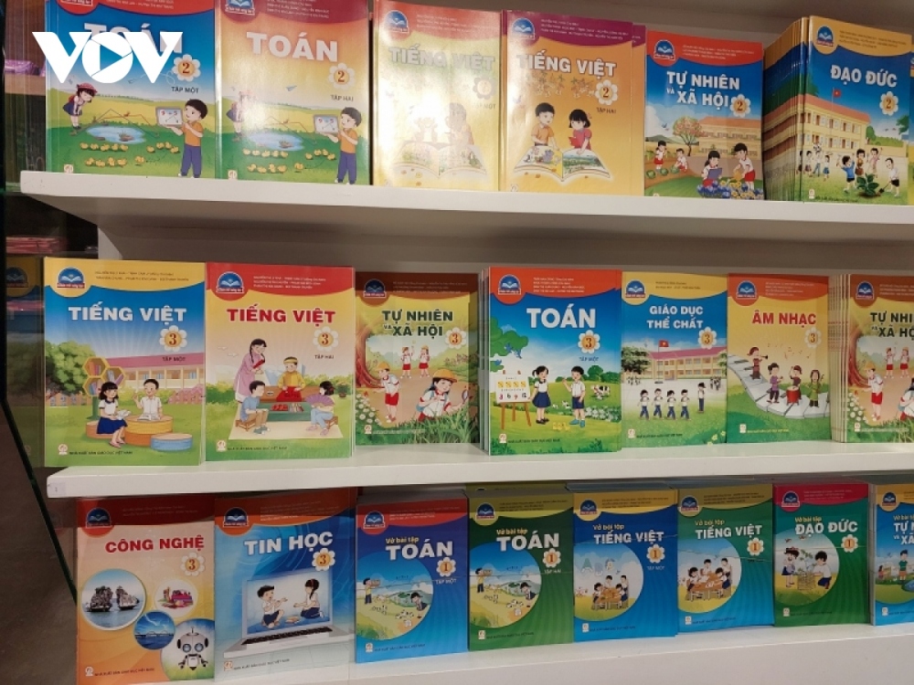 Quy định về lựa chọn sách giáo khoa tạo ra kẽ hở để trục lợi