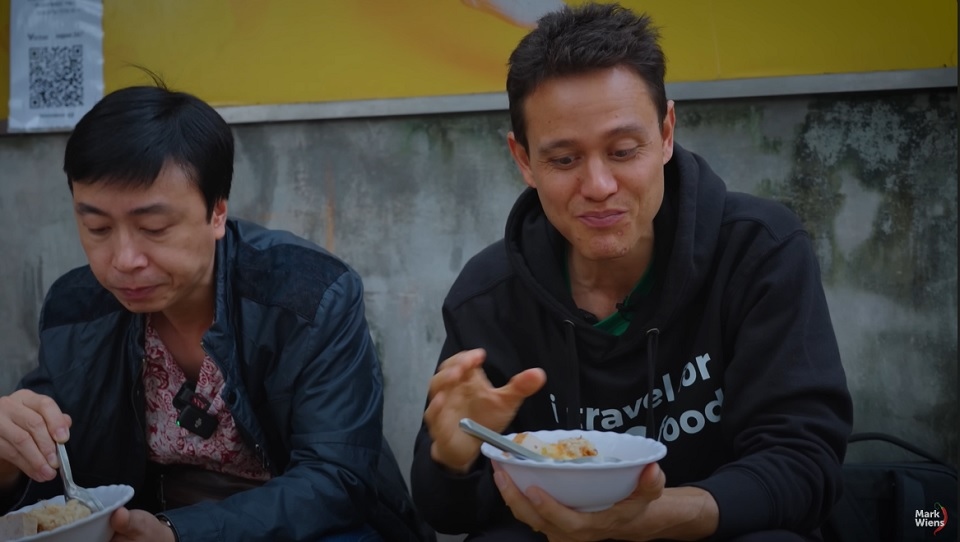 Mark Wiens enjoys Xôi xéo (Vietnamese sticky rice with mung bean) in Hanoi